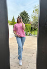 Charger l&#39;image dans la galerie, T-shirt rose à bijoux
