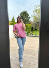 Charger l&#39;image dans la galerie, T-shirt rose à bijoux
